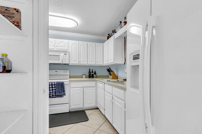 Building Photo - 251 Shalimar Dr