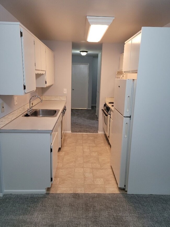 Building Photo - 2 Bed 1.5 Bath Condo Downtown Bellevue