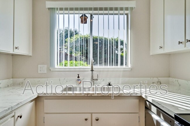 Building Photo - 1664 Merriton Ct