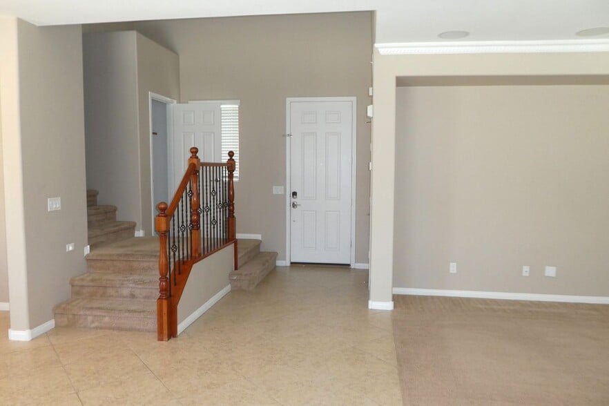 Building Photo - 4054 Lower Saxon Ave