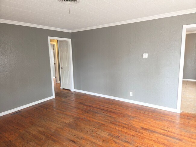 Building Photo - 1611 N Marrs St