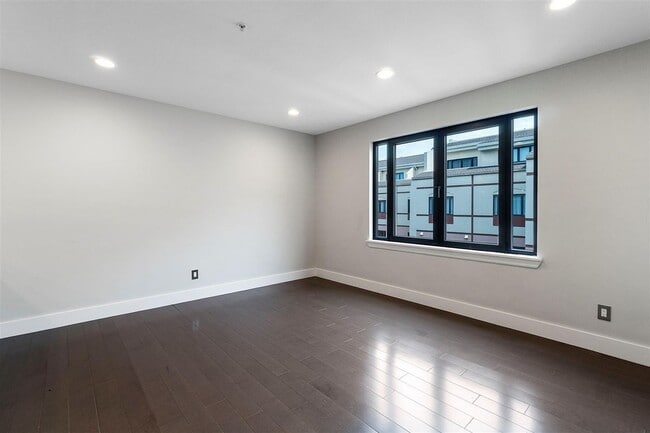 Building Photo - 1000 Fell St