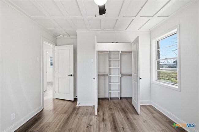 Building Photo - 410 State Hwy 95