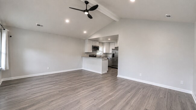 Building Photo - 31 Bland St