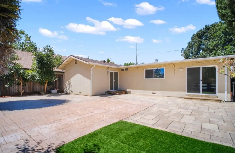 Building Photo - 35563 Linda Dr