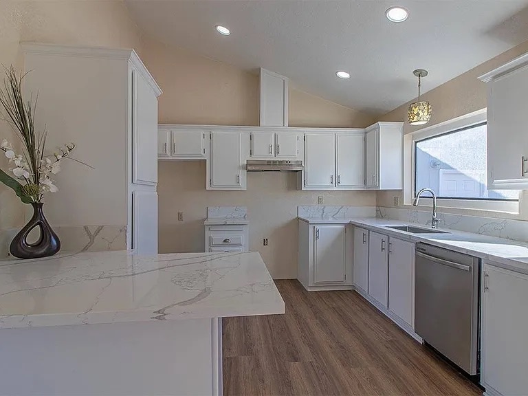 Building Photo - 6420 E Tropicana Ave