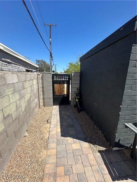 Building Photo - 2210 Santa Clara Dr