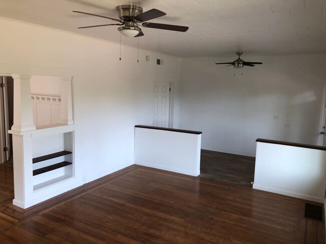 Building Photo - Enjoy The River Breeze On The Front Porch