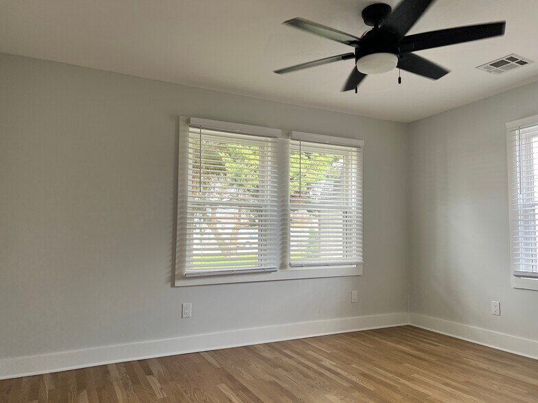 Building Photo - 3808 5th St