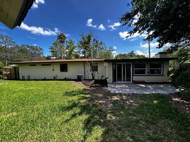 Building Photo - Charming, Newly Renovated 3-Bedroom Home w...