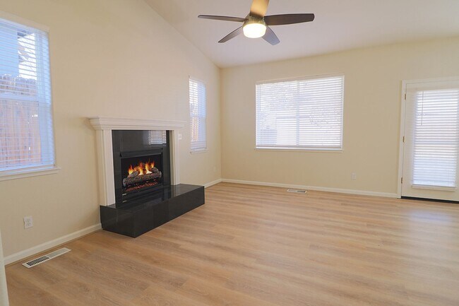 Building Photo - 8701 White Fir St