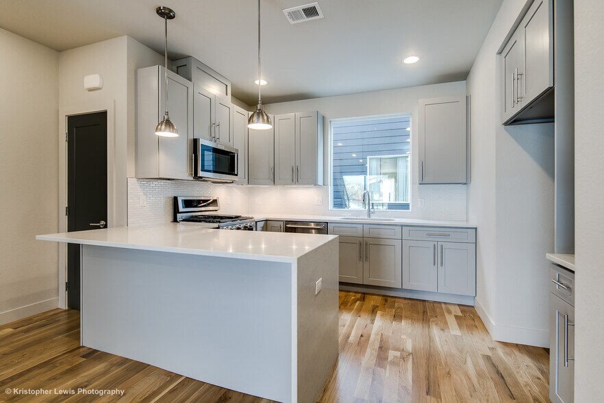 Building Photo - 1559 King St