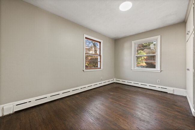 Building Photo - 30 Doran St