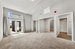 Building Photo - 404 Webster St