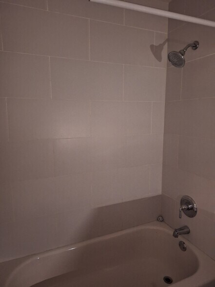 Building Photo - 1295 Schumann Dr