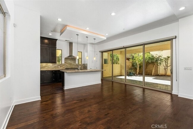 Building Photo - 123 Interval