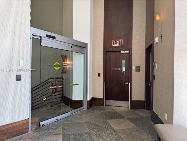 Building Photo - 2641 N Flamingo Rd