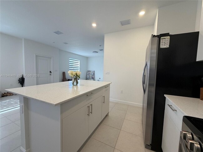 Building Photo - 145 SW 184th Ave