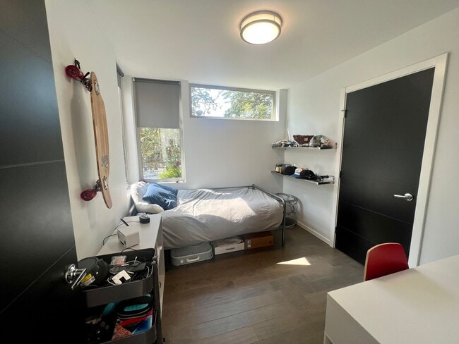 Building Photo - Ballard Townhome