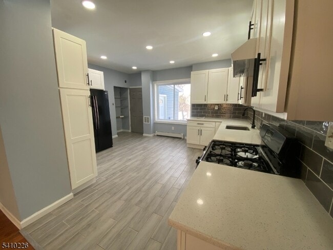 Building Photo - 17 Walnut Terrace