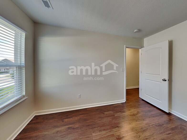 Building Photo - 222 Rambling Rd