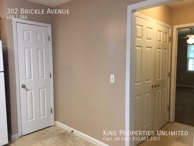 Building Photo - 302 Brickle Ave