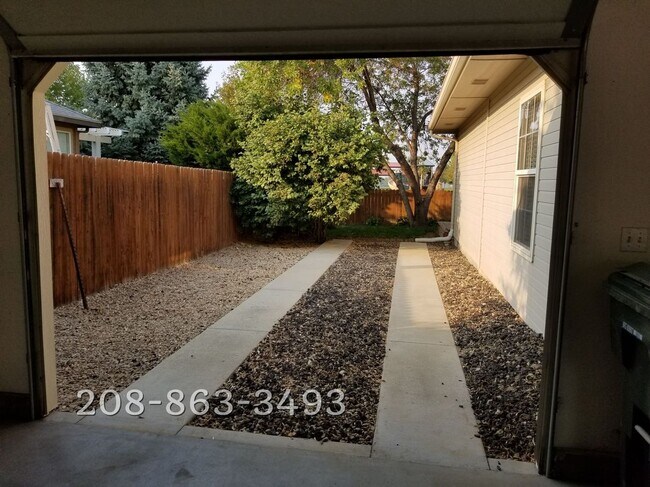 Building Photo - 2386 E Three Bars Dr