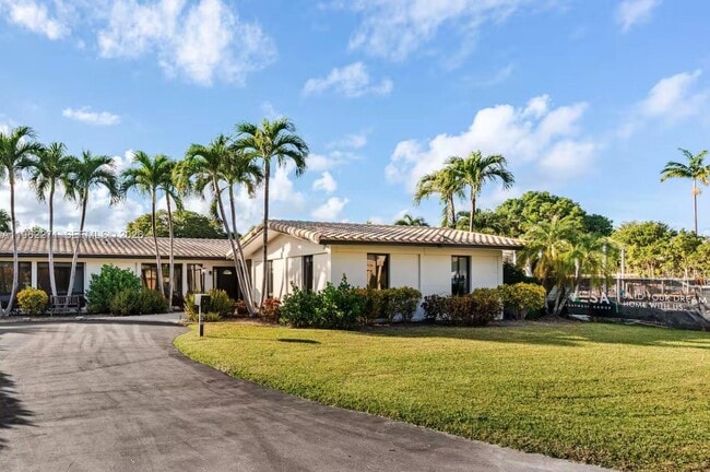 Building Photo - 636 Hibiscus Dr