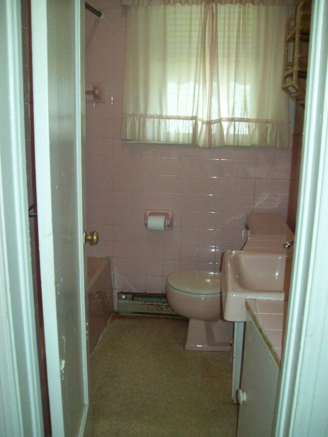 Building Photo - 707 Julian Allsbrook Highway, Weldon