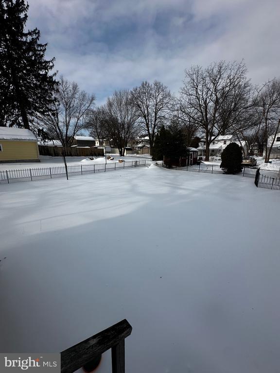 Building Photo - 223 Walnut St