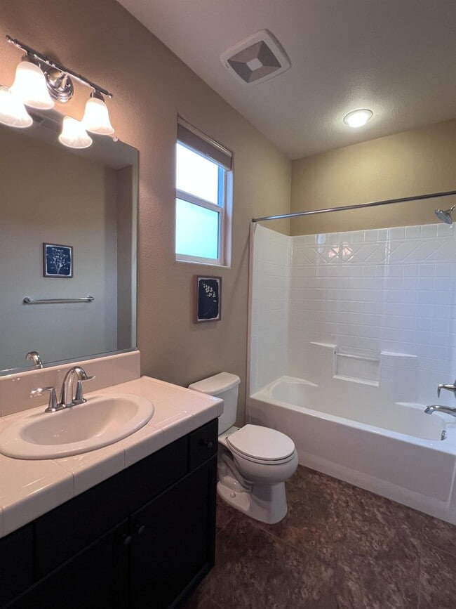 Building Photo - 2020 Makenna Dr