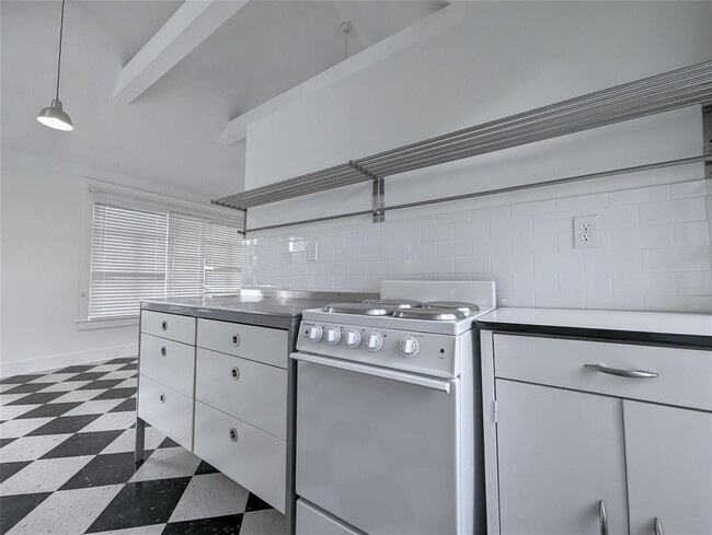 Building Photo - 1111 Reagan Terrace