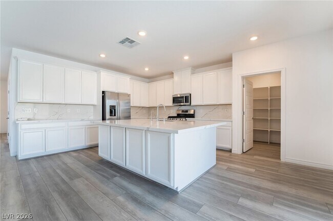 Building Photo - 3952 Henny Ave