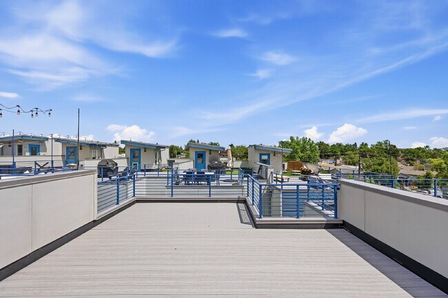 Building Photo - $3,540.95 with $300 off the first month's rent, 2 Beds - 4 Bath, Townhouse in Denver with Cozy Fi...