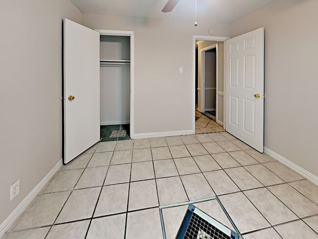 Building Photo - No Application Fees* $500 off 1st Months R...