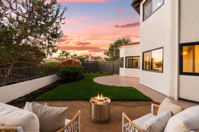 Building Photo - 6803 El Fuerte St