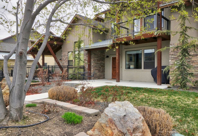 Primary Photo - 1385 E Lone Creek Dr