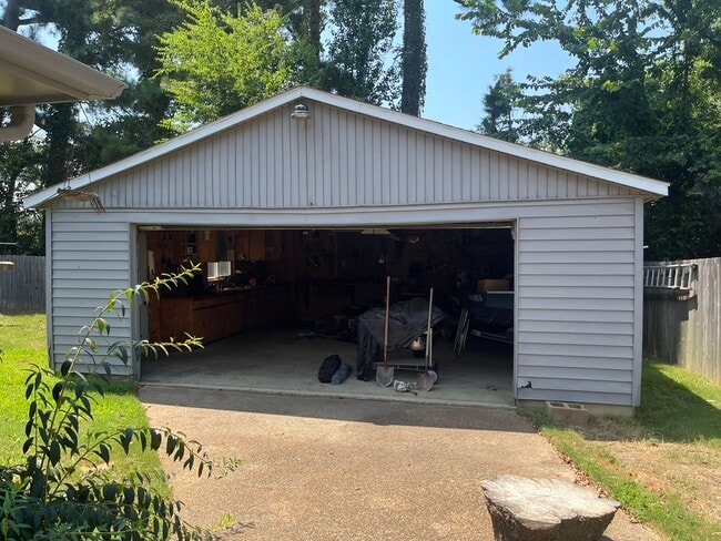 Building Photo - 3835 Melanie June Dr