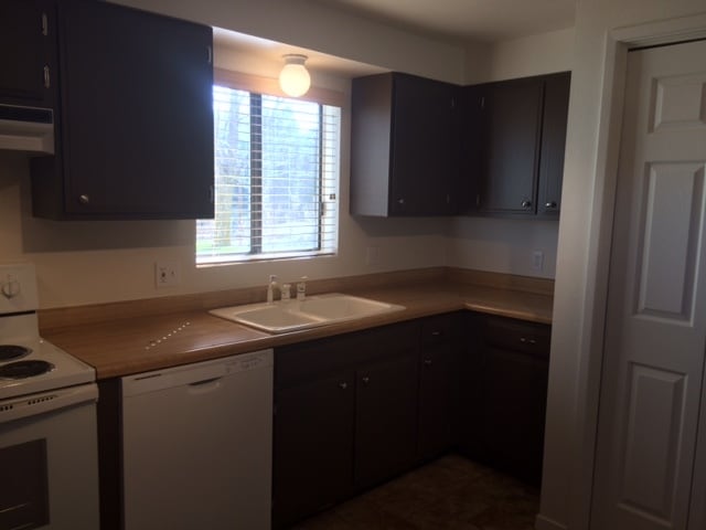 Building Photo - 1202 Avenida del Sol