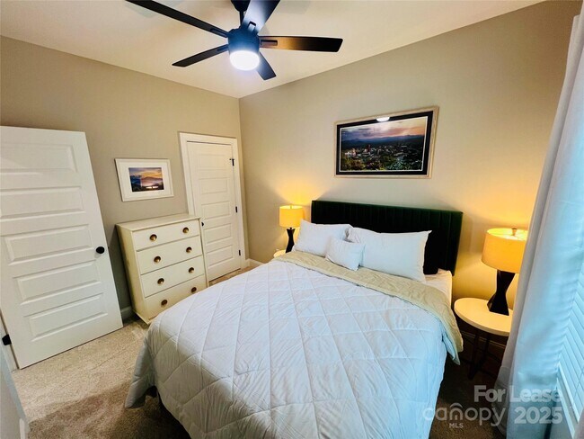 Building Photo - 571 Reid St