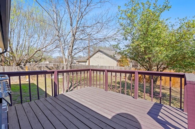 Building Photo - 1002 Parkside Cir