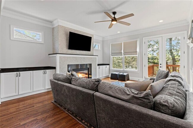 Building Photo - 255 Lindbergh Drive NE