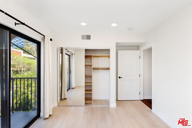 Building Photo - 1146 Hacienda Pl