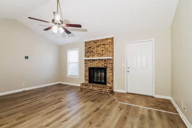 Building Photo - 7900 Rochelle Rd