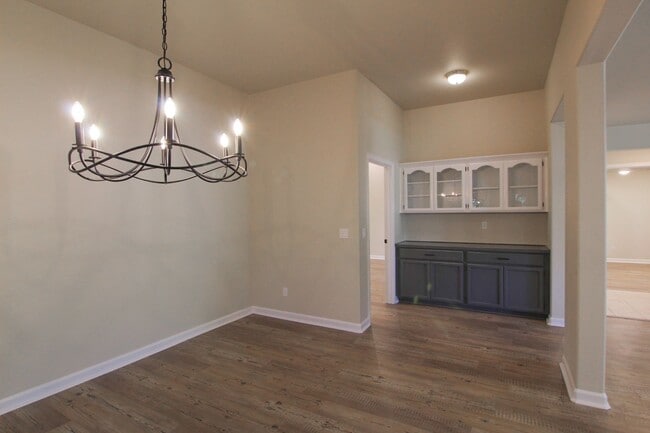 Building Photo - Beautifully Remodeled 4 Bedroom Home!