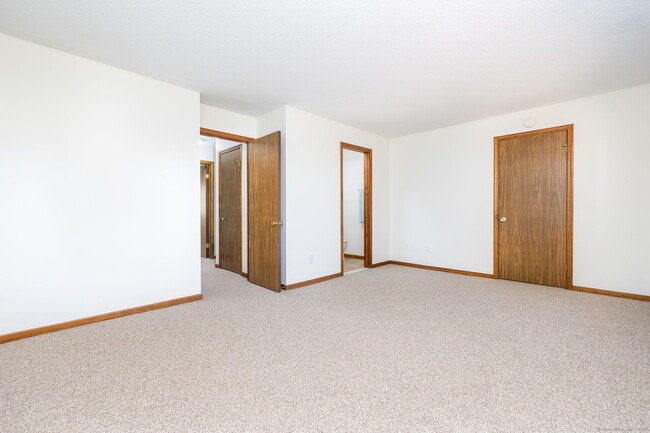 Building Photo - 665 Churchill Dr