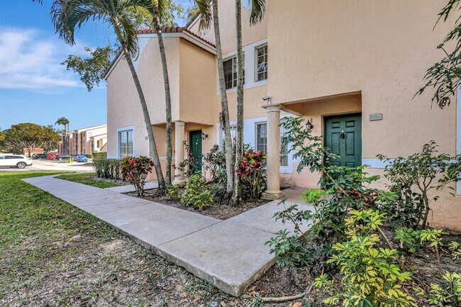 Building Photo - Spacious 3BR/2.5BA in Gated Milano Community