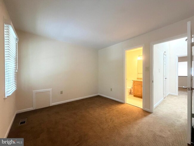 Building Photo - 7418 Crestberry Ln