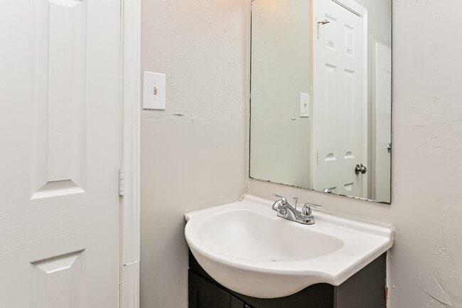 Building Photo - 7421 Plover Cir
