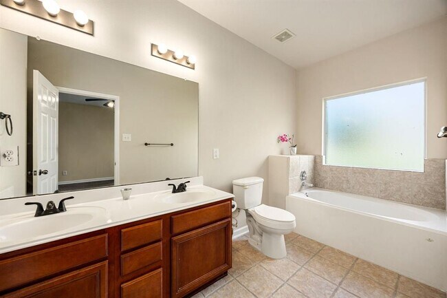 Building Photo - 10427 Lyndon Meadows Dr